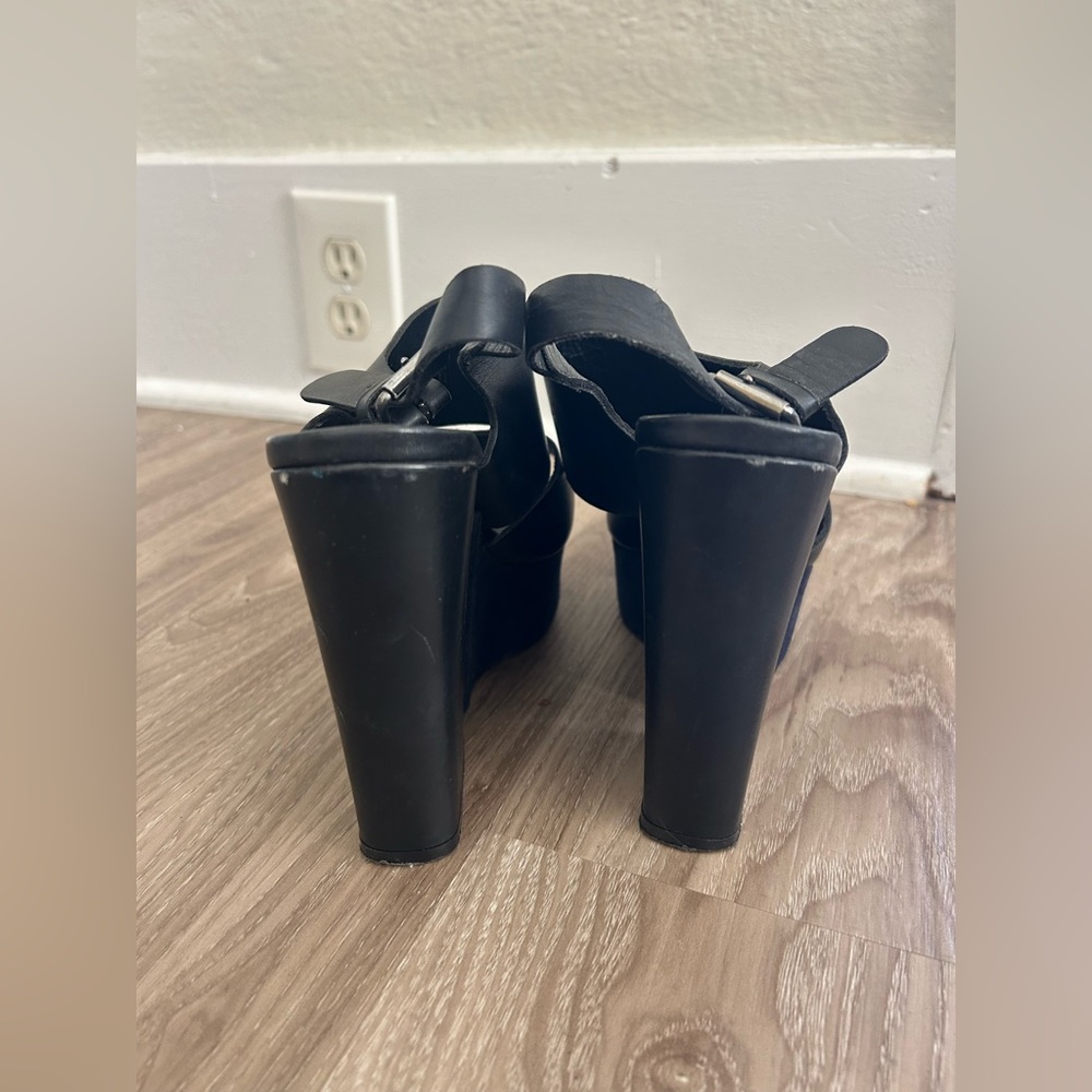 Stylish Black Platform Sandals - Picture 5 of 6